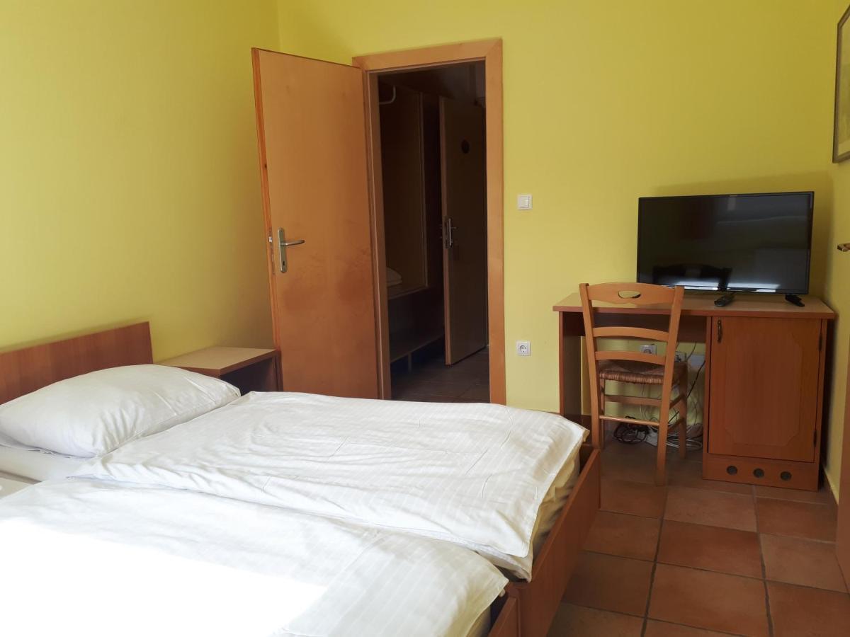 Hotel Kovac Osilnica Екстер'єр фото