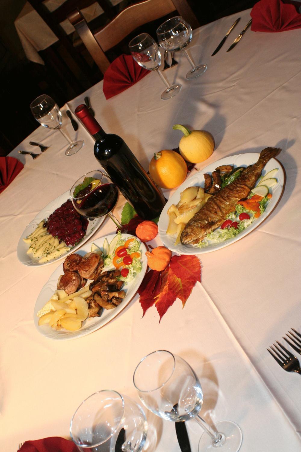Hotel Kovac Osilnica Екстер'єр фото