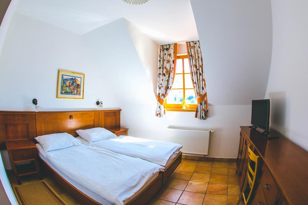 Hotel Kovac Osilnica Екстер'єр фото